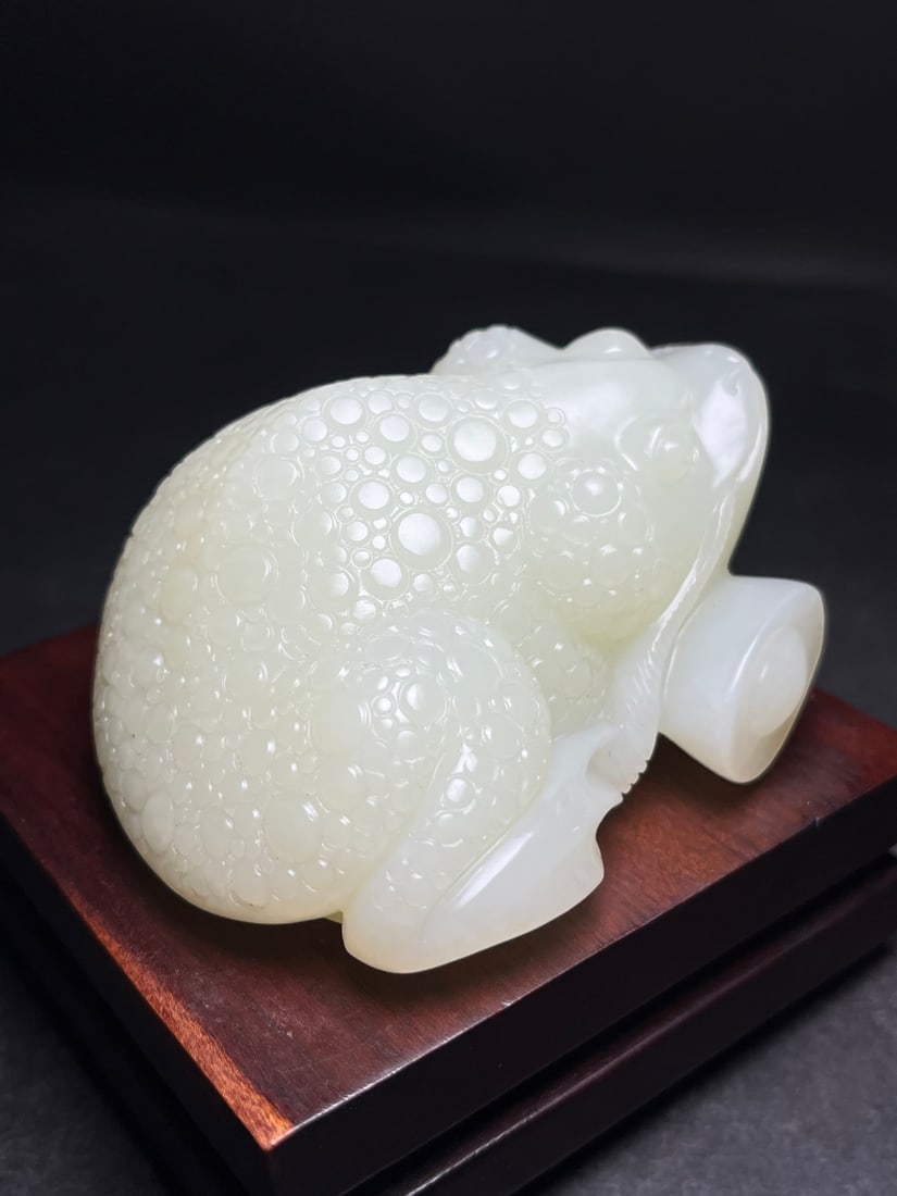Chinese White Hetian Jade Hand Carved Fortune Toad Statue - 2