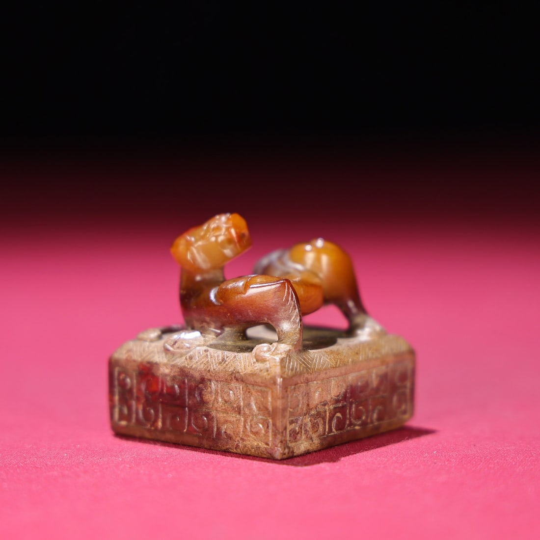 Old Chinese Hetian Jade Chi Dragon Seal: Title: Old Chinese Hetian Jade Chi Dragon Seal Origin: Chinese Date/Period: After1890 Materials: Hetian Jade Dimensions: 38x38x38(mm) 1.50x1.50x1.50(inches) Weight 0.19 lbs/88g Reserve: