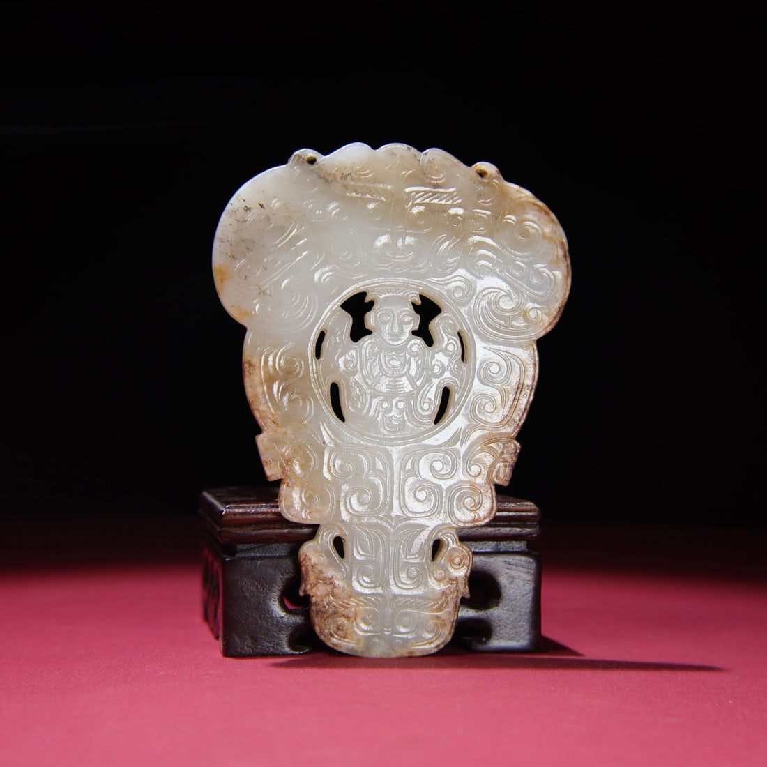 Old Chinese Hetian Jade Bi Statue Pendant: Title: Old Chinese Hetian Jade Bi Statue Pendant Origin: Chinese Date/Period: After1880 Materials: Hetian Jade Dimensions: 122x87x6(mm) 4.80x3.43x0.24(inches) Weight 0.28 lbs/129g Reserve: $999.00 Sh