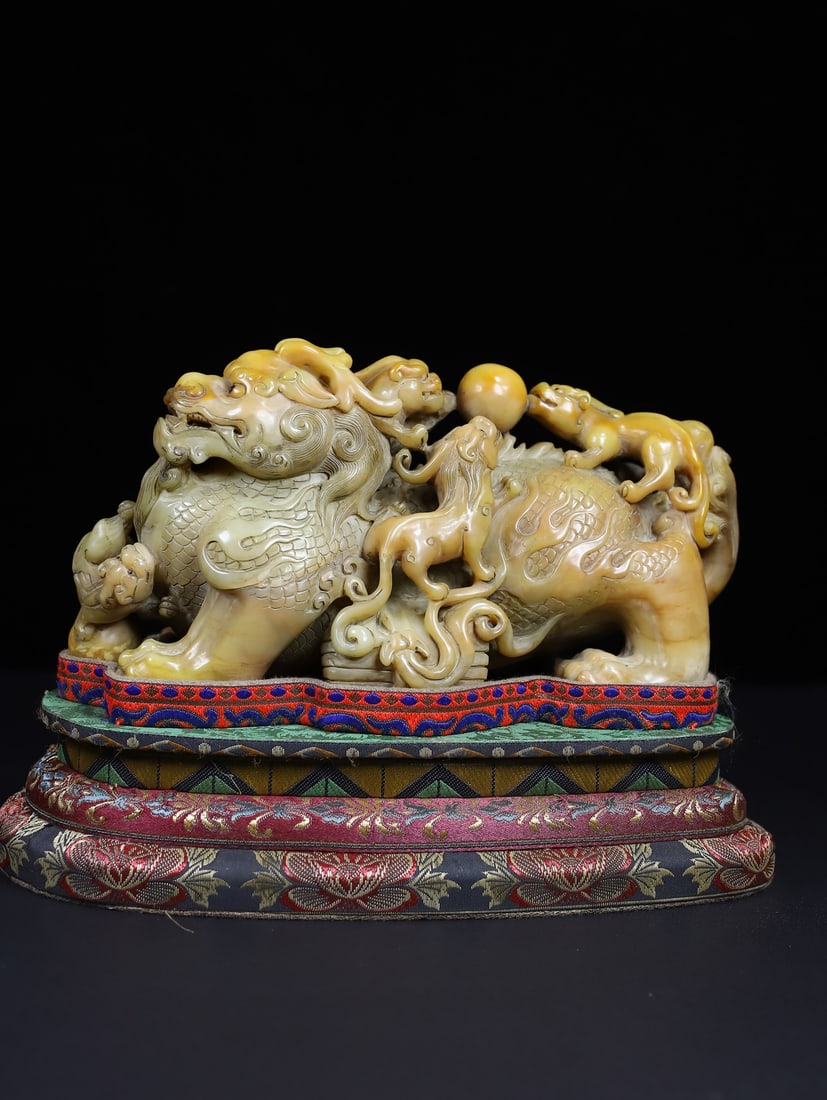 Old Chinese Shoushan Stone Hand Carved Beast Statue w Box (1 of 10)