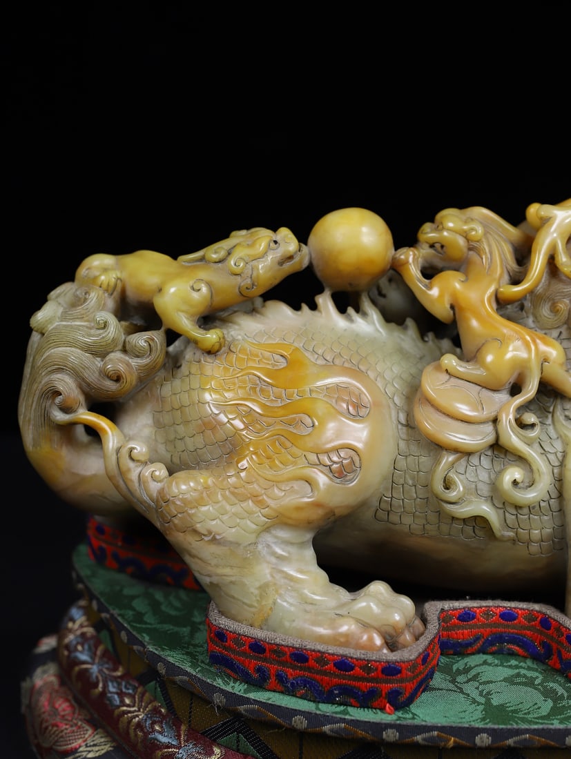 Old Chinese Shoushan Stone Hand Carved Beast Statue w Box - 7