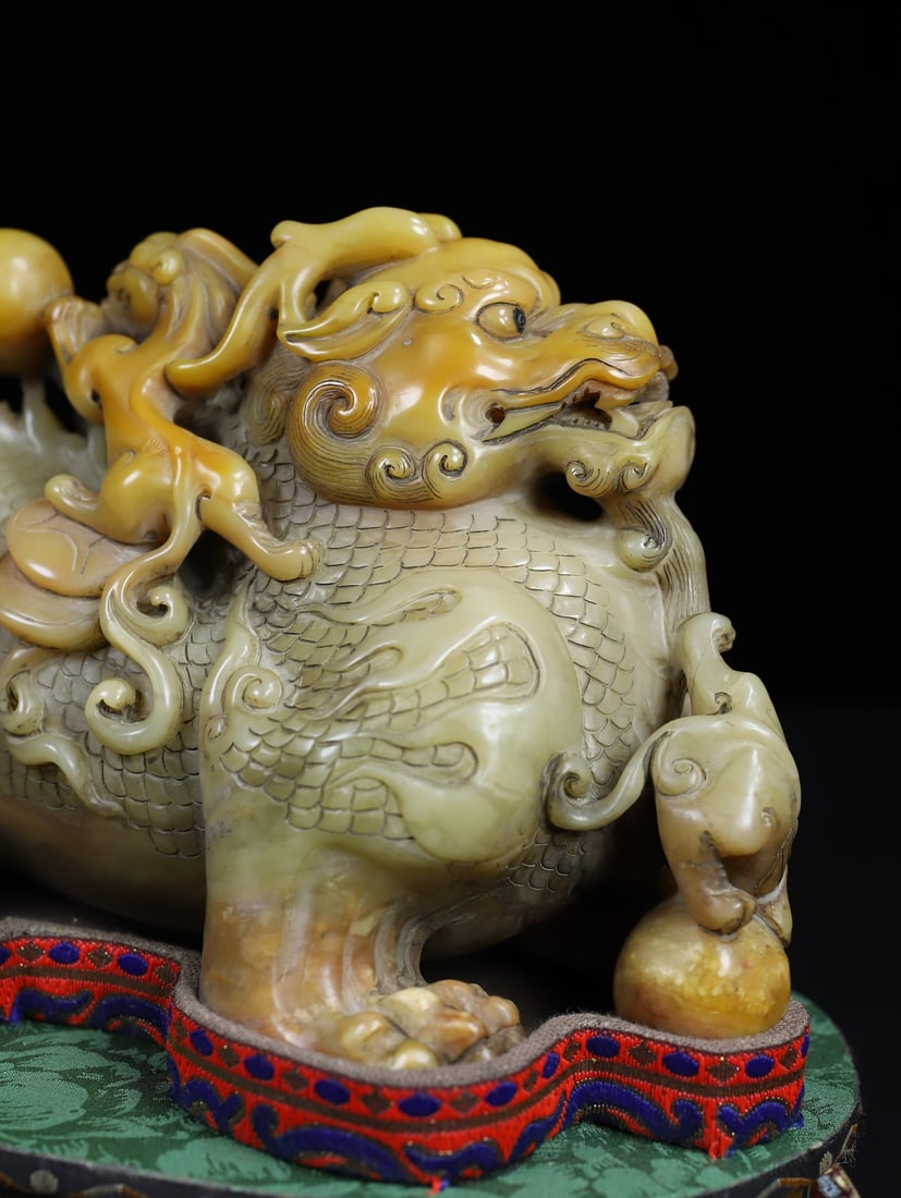 Old Chinese Shoushan Stone Hand Carved Beast Statue w Box - 8