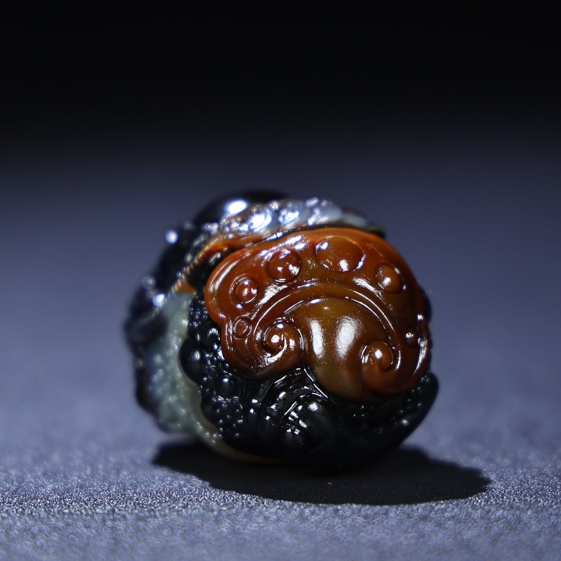 Hand Carved Chinese Agate Fortune Toad Pendant - 4