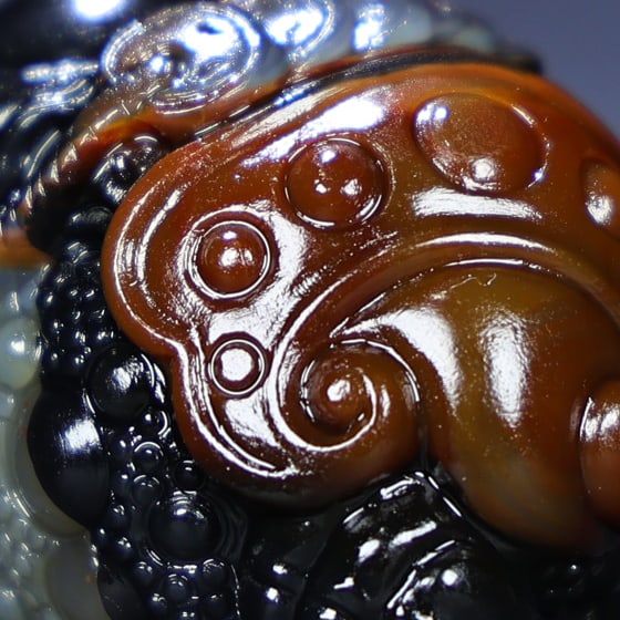 Hand Carved Chinese Agate Fortune Toad Pendant - 7