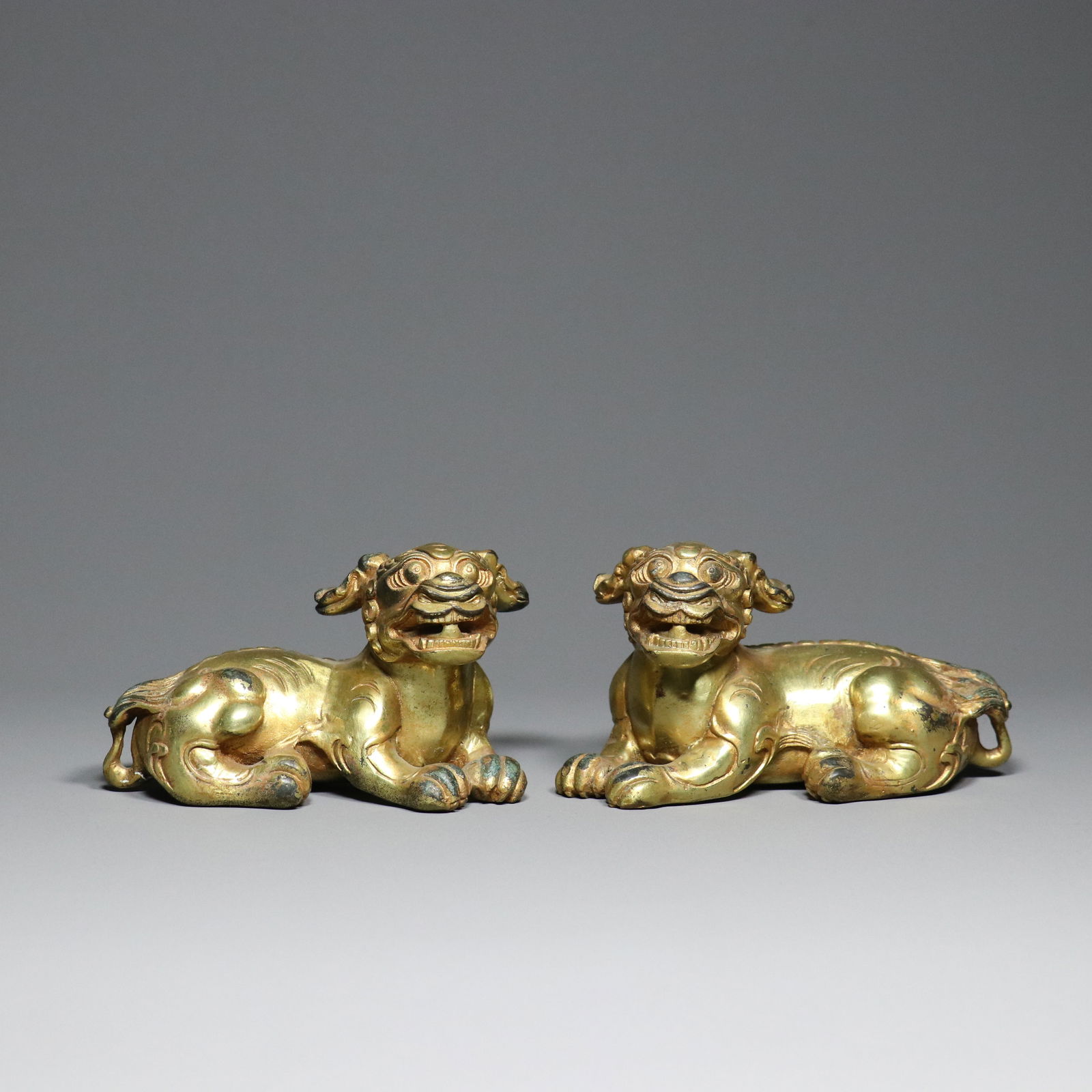A Pair Chinese Gilt Gold Copper Beast Statue: Title: A Pair Chinese Gilt Gold Copper Beast Statue Origin: Chinese Date/Period: After1910 Materials: Gilt Gold Copper Dimensions: 133x60x72(mm) 5.24x2.36x2.83(inches) Weight 2.61 lbs/1183g Reserve: $
