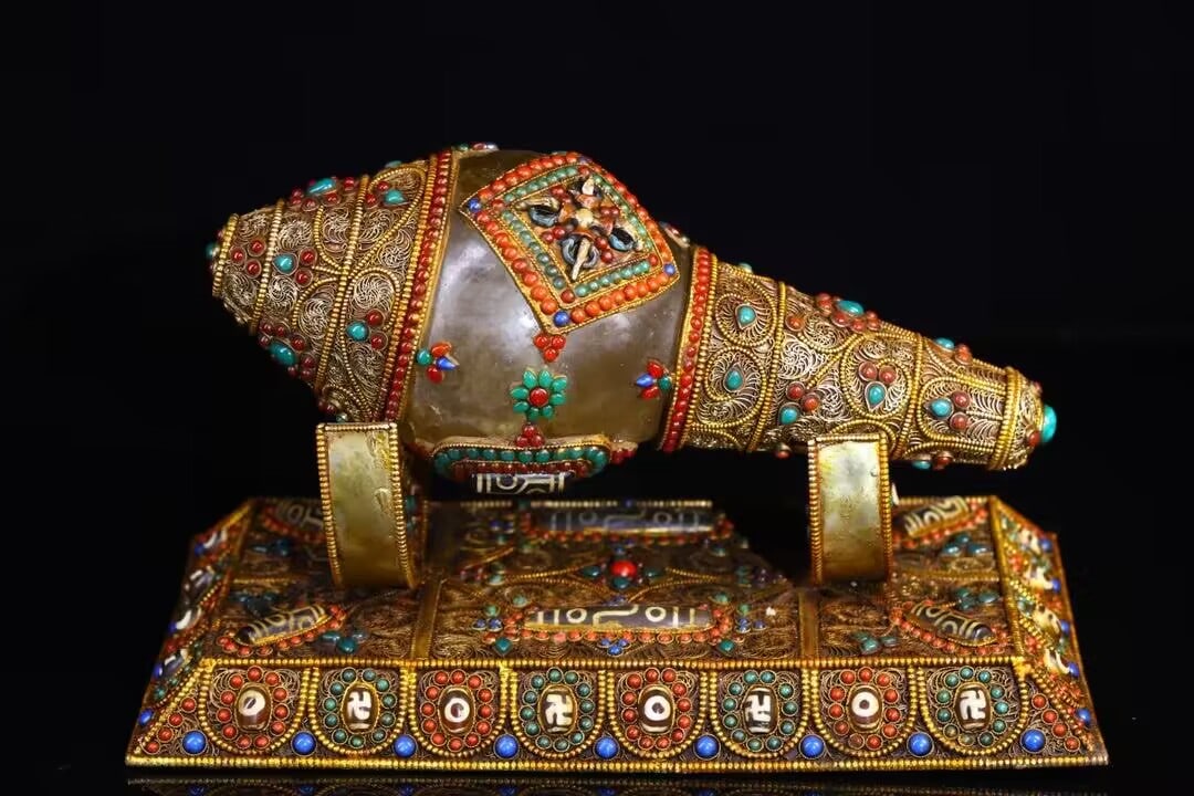 Tibetan Gilt Gold Silver Wires Inlay Crystal & Turquoise,Red Coral,DZI Agate Statue: Title: Tibetan Gilt Gold Silver Wires Inlay Crystal & Turquoise,Red Coral,DZI Agate Statue Origin: Chinese Date/Period: After1800 Materials: Gilt Gold Silver Wires,Crystal & Turquoise,Red Coral,DZI Ag