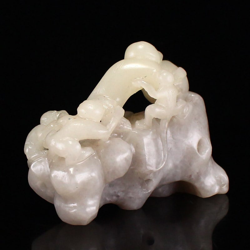 Double Color Hetian Jade Carved Monkey & Peach Statue - 4