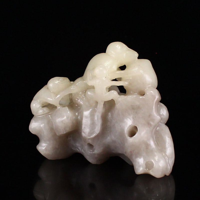 Double Color Hetian Jade Carved Monkey & Peach Statue - 5