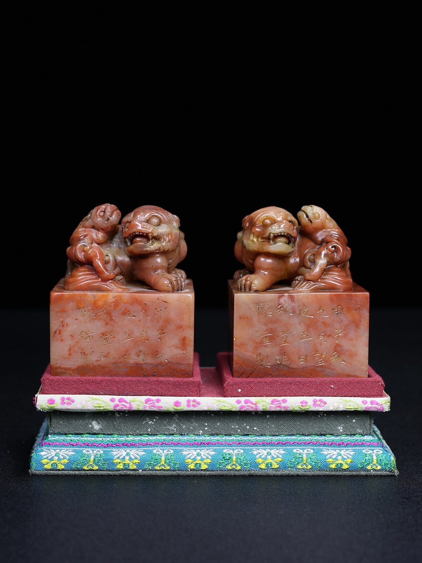 A Pair Chinese Shoushan Stone Beast Seal Statue w Box (1 of 10)