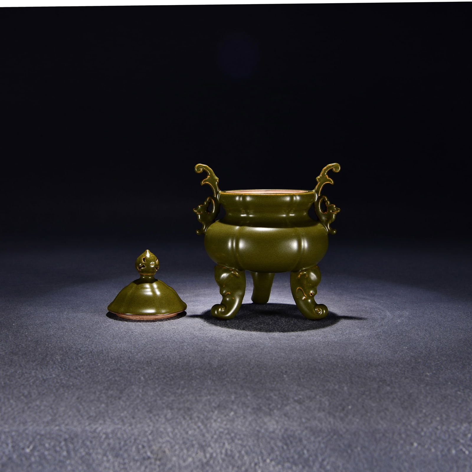 Chinese Tea Dust Glaze Porcelain Incense Burner: Title: Chinese Tea Dust Glaze Porcelain Incense Burner Origin: Chinese Date/Period: After1900 Materials: Porcelain Dimensions: 210x170(mm) 8.27x6.69(inches) Reserve: $599.00 Shipping: Domestic: S