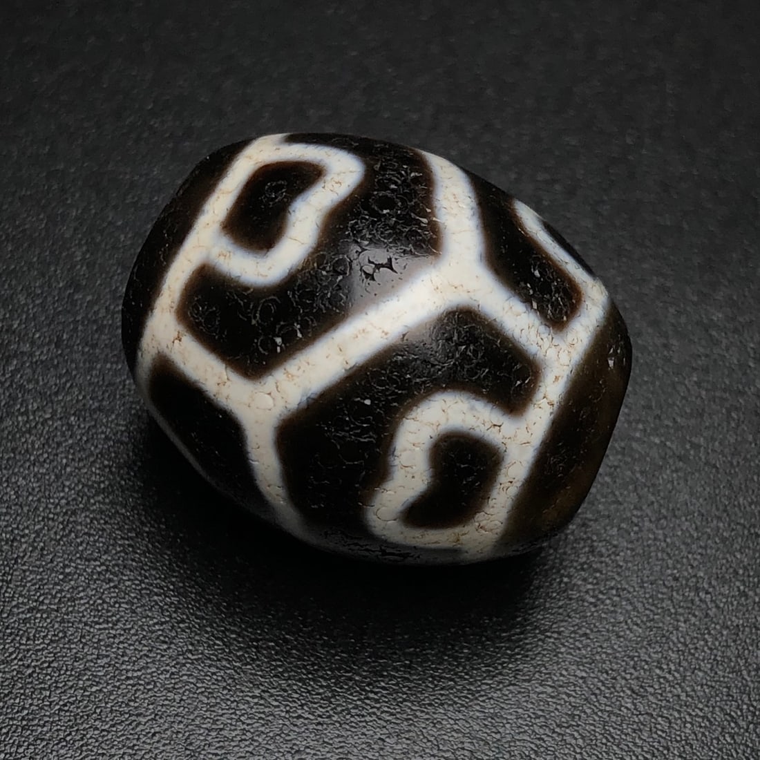 Old Tibetan DZI Agate Lucky Pendant (1 of 9)