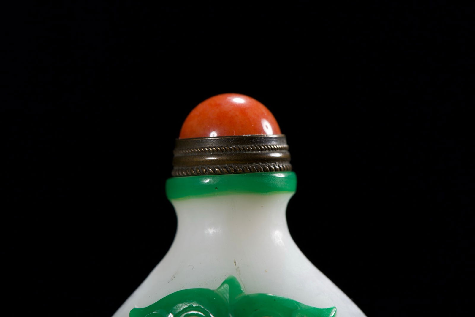 Chinese Peking Glass Low Relief Fortune Dragon Snuff Bottle - 2