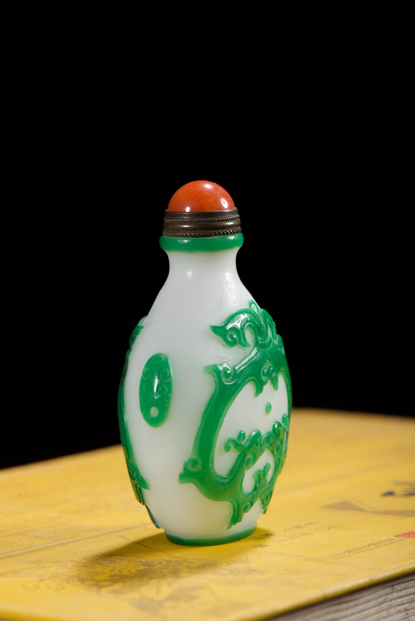 Chinese Peking Glass Low Relief Fortune Dragon Snuff Bottle - 4