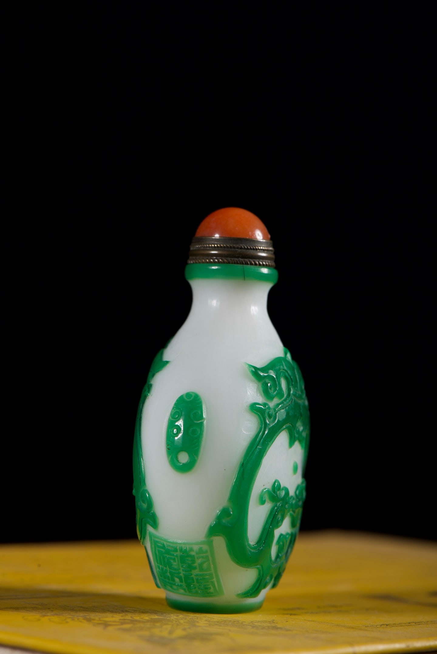 Chinese Peking Glass Low Relief Fortune Dragon Snuff Bottle - 7