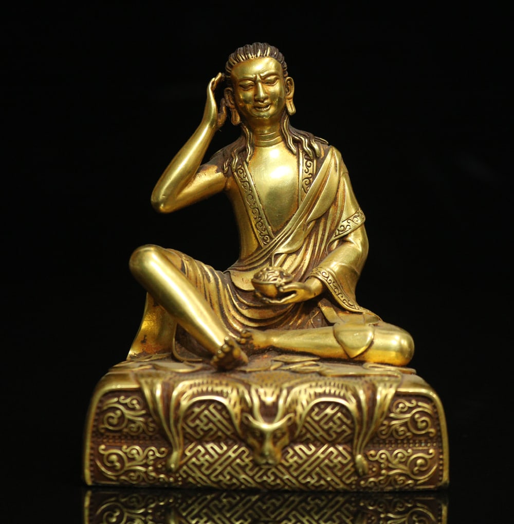 Vintage Tibetan Gilt Gold Copper Buddha Statue: Title: Vintage Tibetan Gilt Gold Copper Buddha Statue Origin: Chinese Date/Period: After1900 Materials: Gilt Gold Copper Dimensions: 105 x 80 (mm) 4.13 x 3.15 (inches) Weight: 2.11 lbs/ 956 g Reserve: