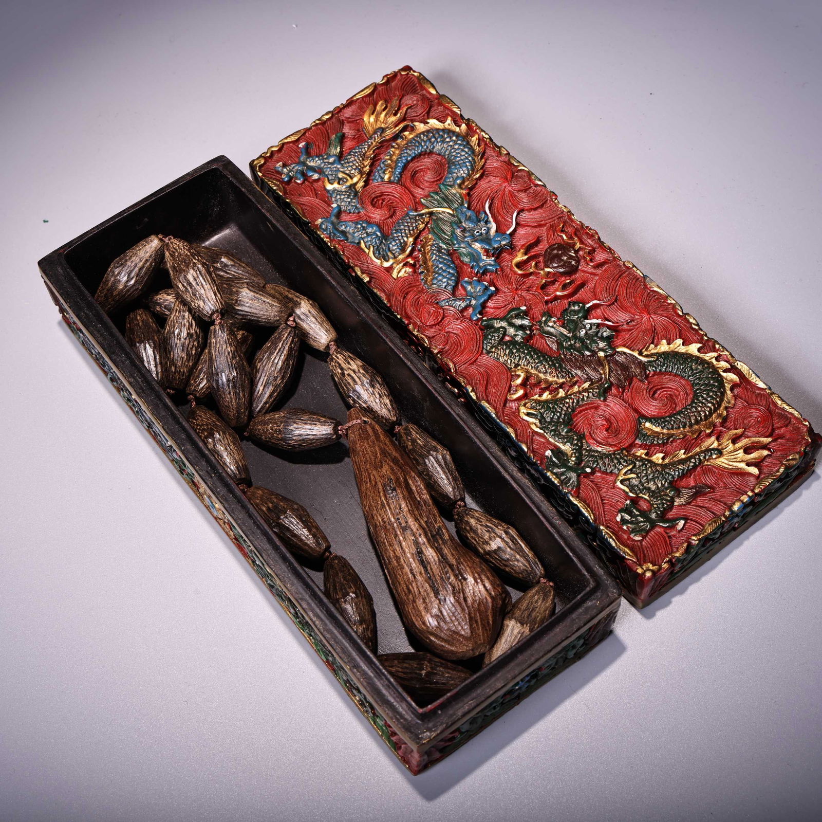 Chinese Chenxiang Wood Beads Necklace w Lacquerware Box: Title: Chinese Chenxiang Wood Beads Necklace w Lacquerware Box Origin: Chinese Date/Period: After1920 Materials: Chenxiang Wood Dimensions: 20 (mm) 0.79 (inches) Weight: 0.12 lbs/ 55 g Reserve: