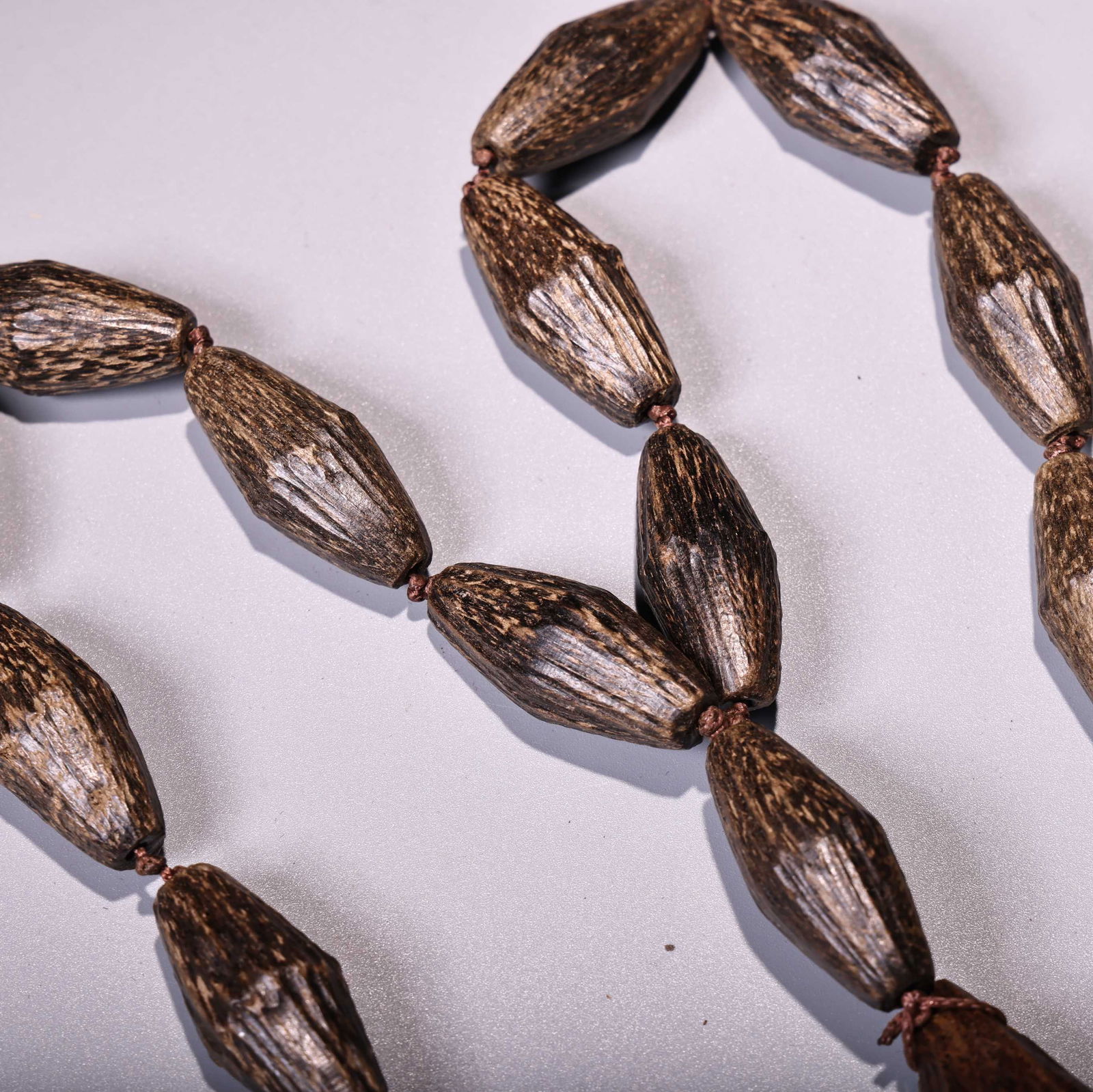 Chinese Chenxiang Wood Beads Necklace w Lacquerware Box - 4
