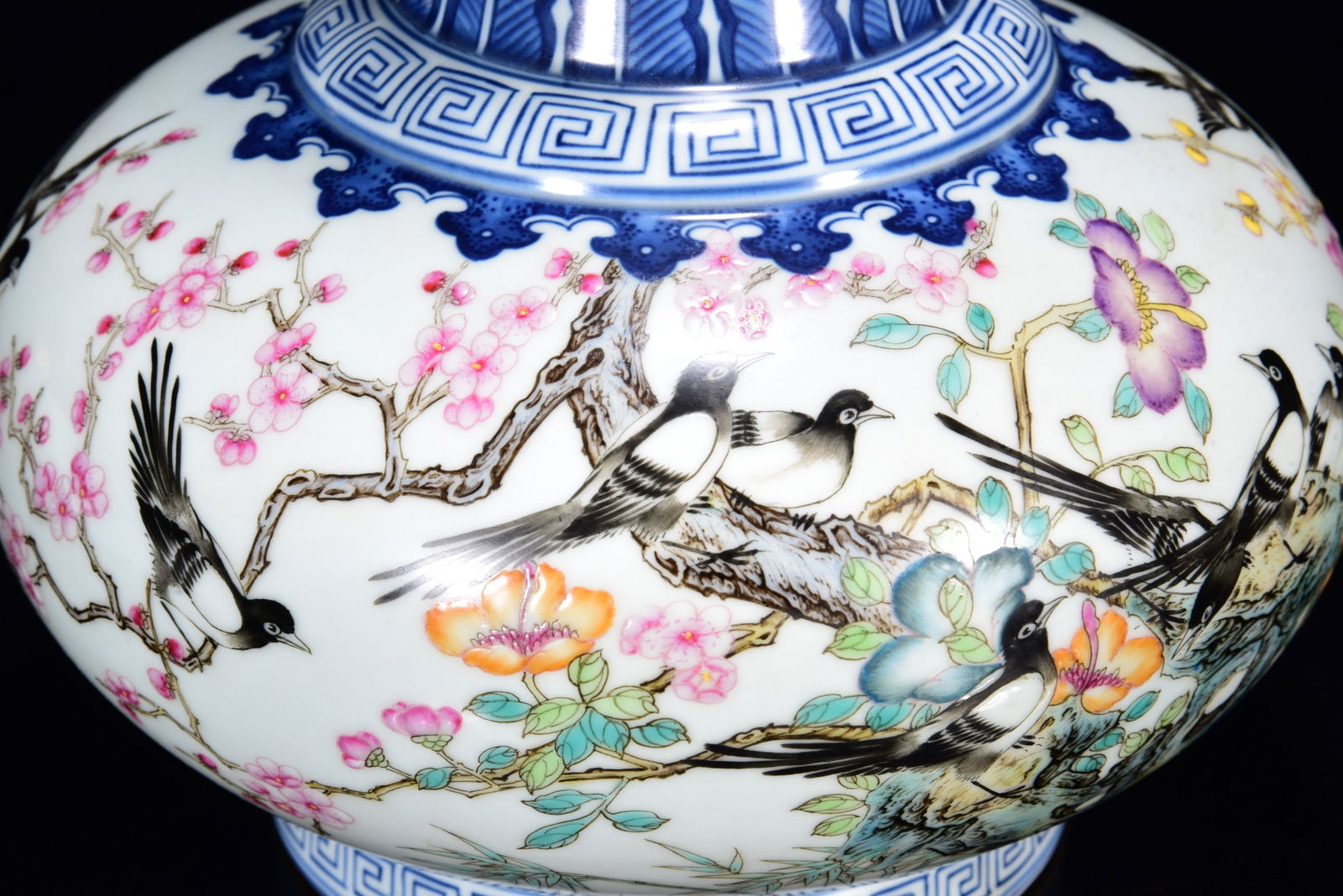 Chinese Qing Dynasty Famille Rose+Blue And White Porcelain Flowers Bird Vase - 5