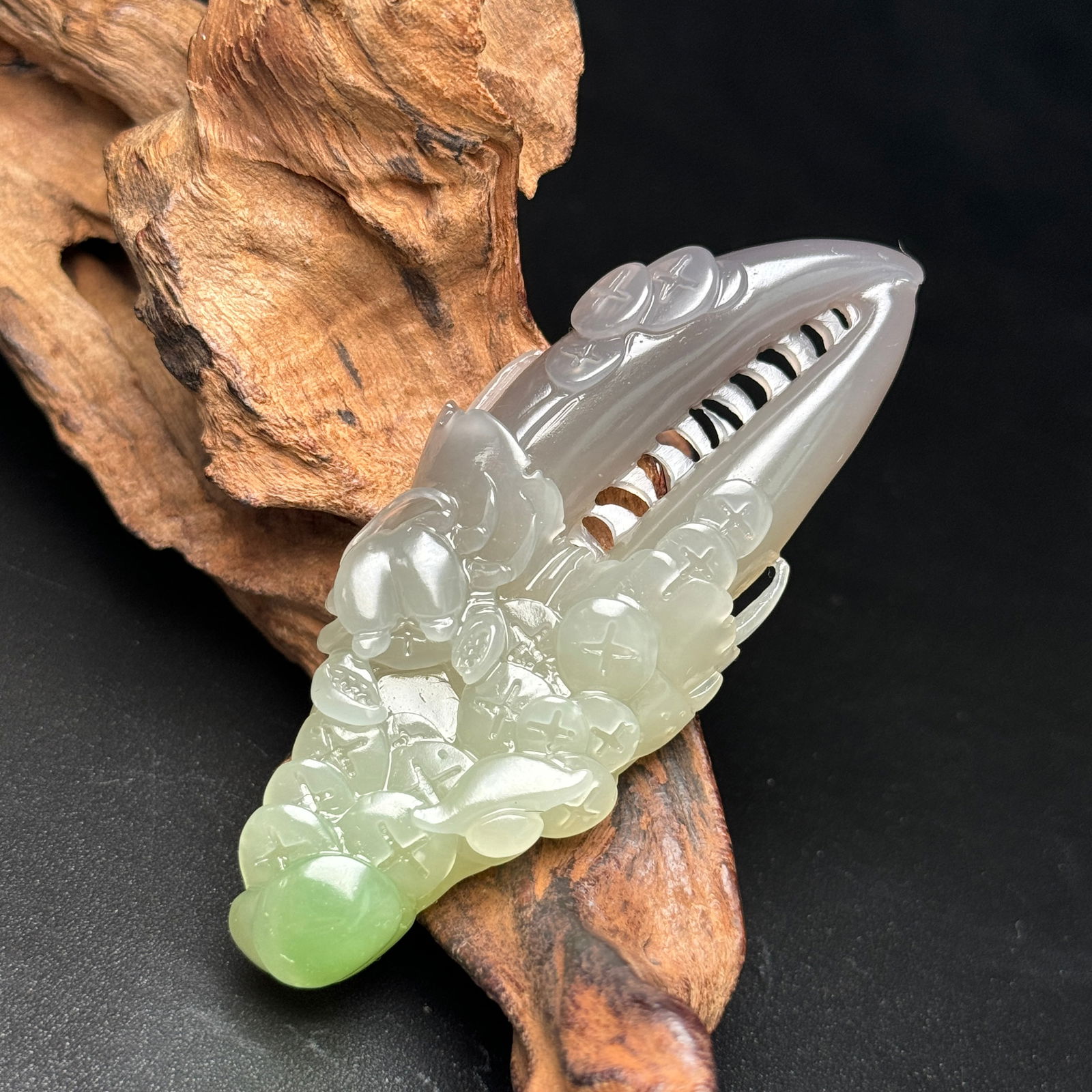Chinese Hetian Jade Carved Crab Claws Pendant - 2