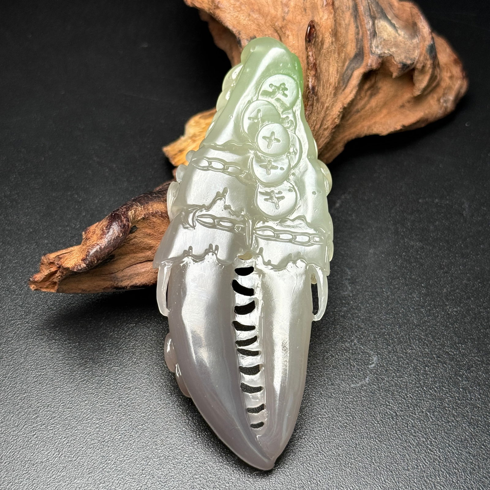 Chinese Hetian Jade Carved Crab Claws Pendant - 3