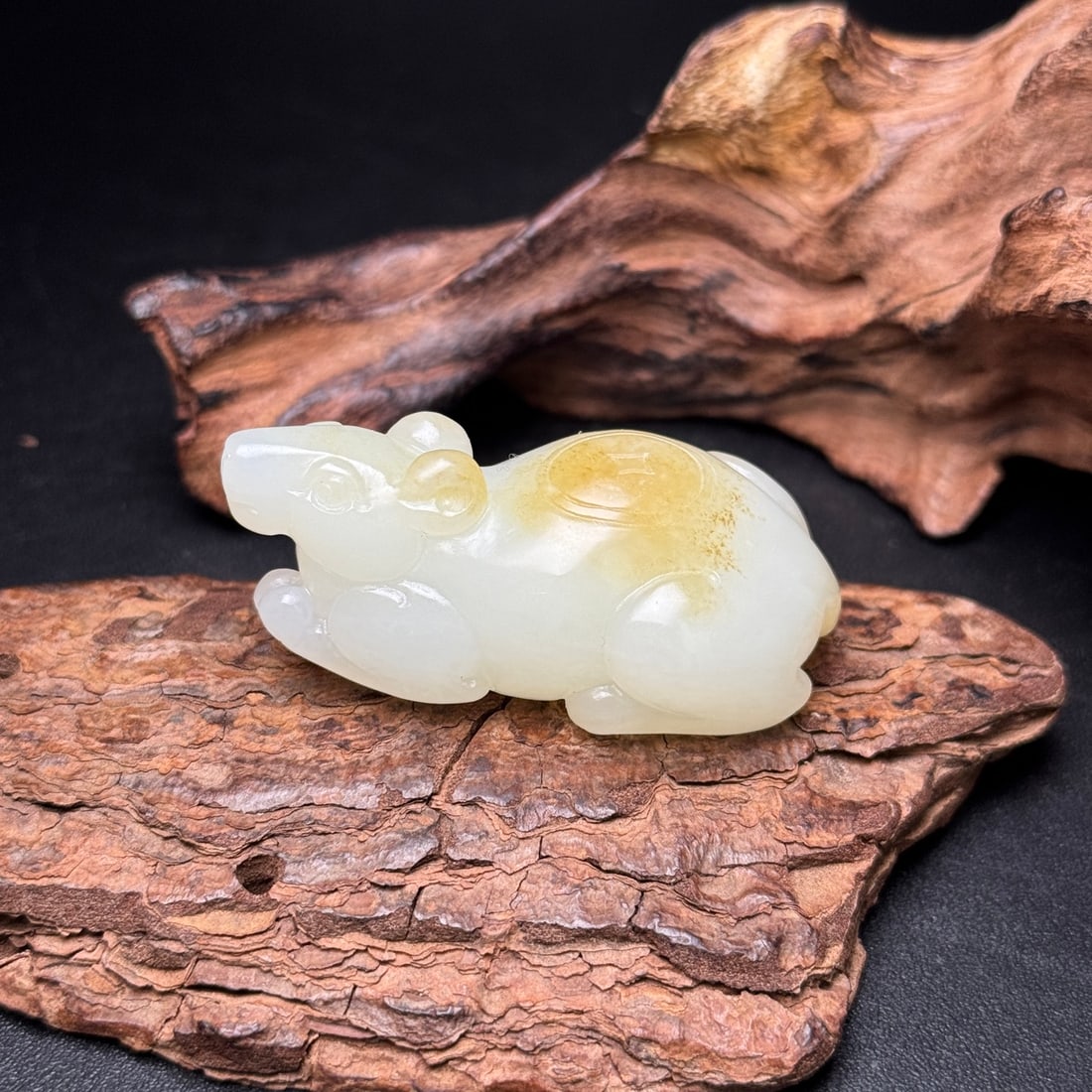 Chinese Hetian Jade Carved Mouse Pendant: Title: Chinese Hetian Jade Carved Mouse Pendant Origin: Chinese Date/Period: After2000 Materials: Hetian Jade Dimensions: 51 x 28 x 20 (mm)2.01 x 1.10 x 0.79 (inches) Weight: 0.07 lbs/ 34 g Reserve: $