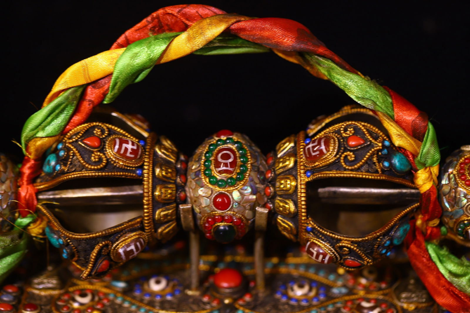 Old Tibetan Gilt Gold Copper Inlay DZI Agate & Turquoise & Lapis Lazuli Pestle Xiangmo Statue - 4