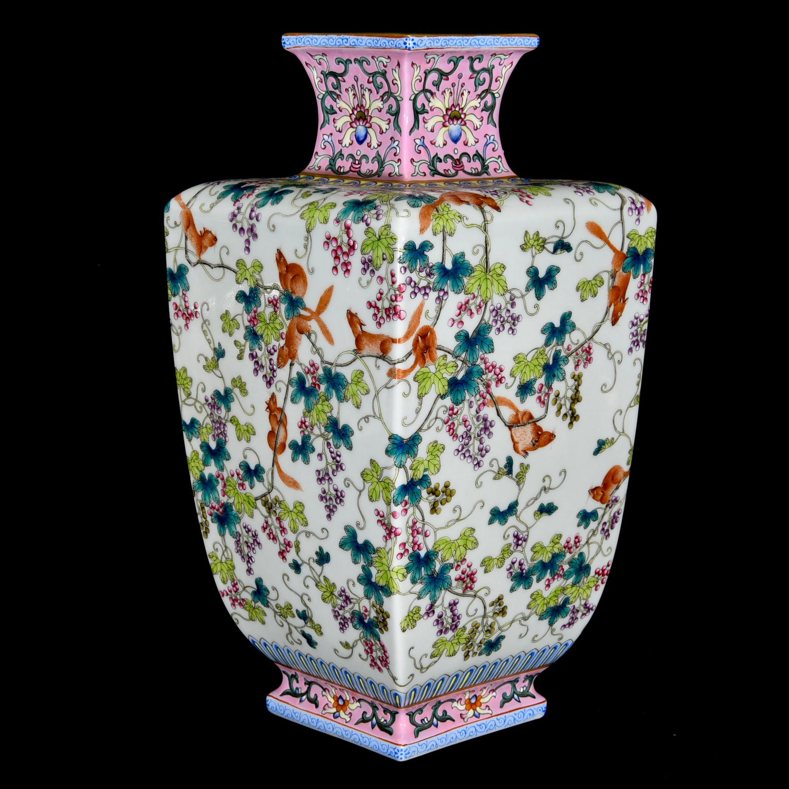 Chinese Qing Dynasty Gilt Edge Famille Rose Grape & Squirrel Design Porcelain Vase - 3