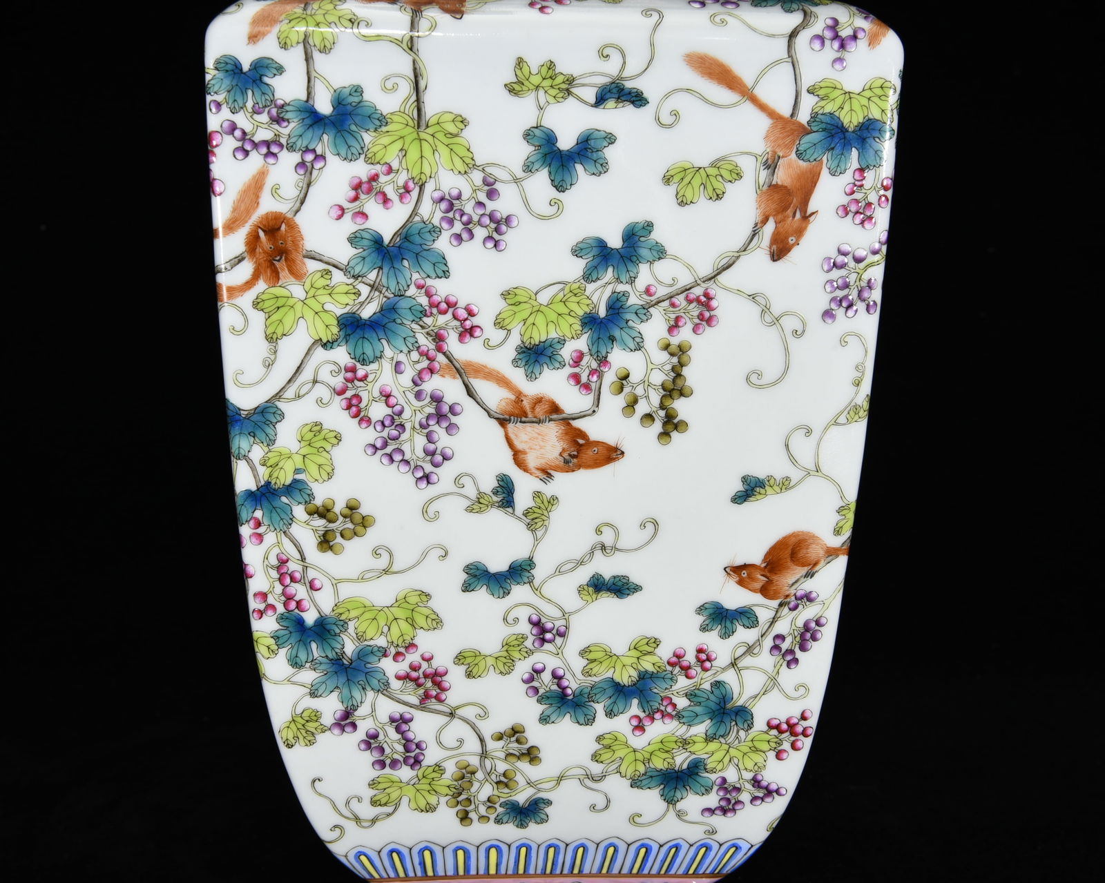 Chinese Qing Dynasty Gilt Edge Famille Rose Grape & Squirrel Design Porcelain Vase - 6