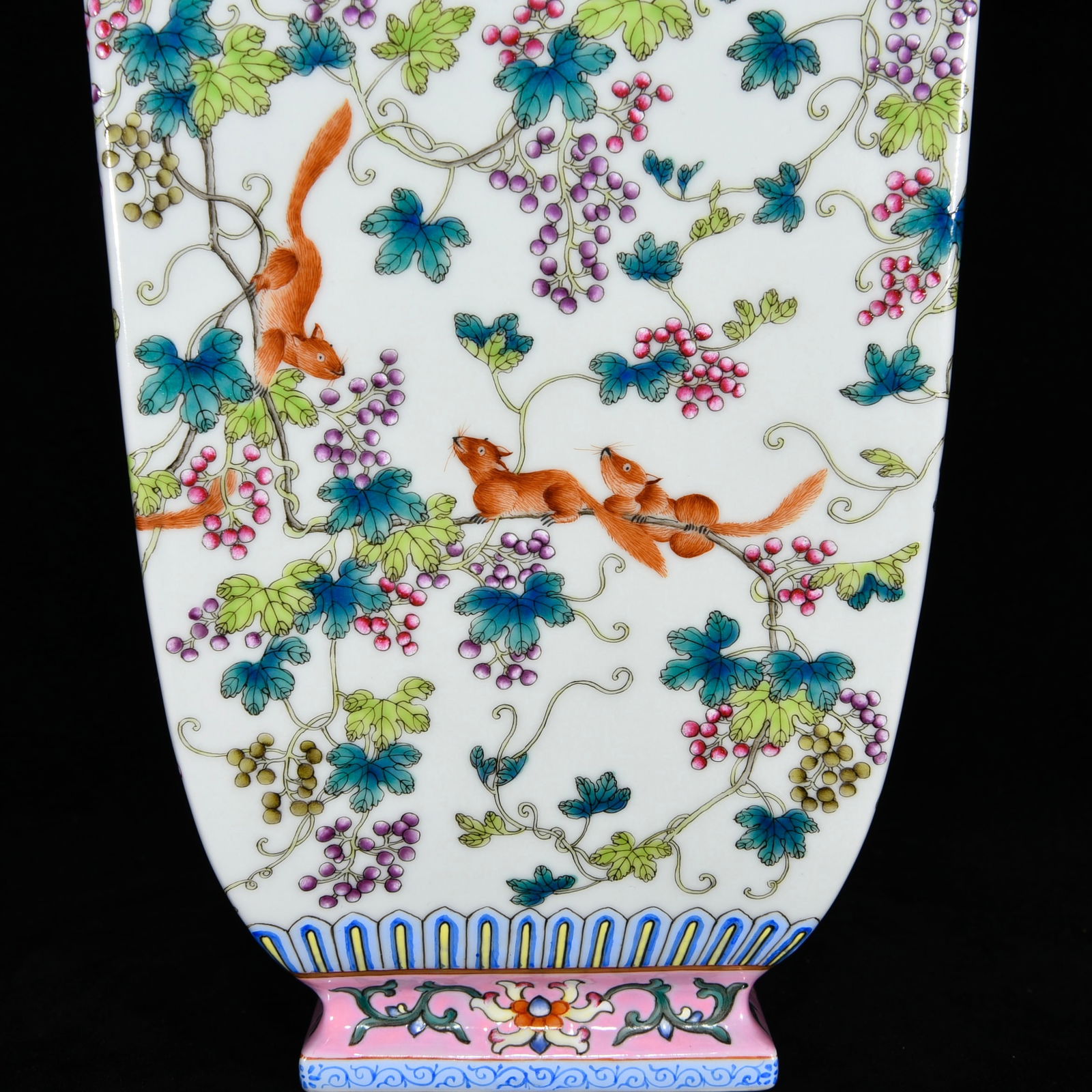 Chinese Qing Dynasty Gilt Edge Famille Rose Grape & Squirrel Design Porcelain Vase - 7