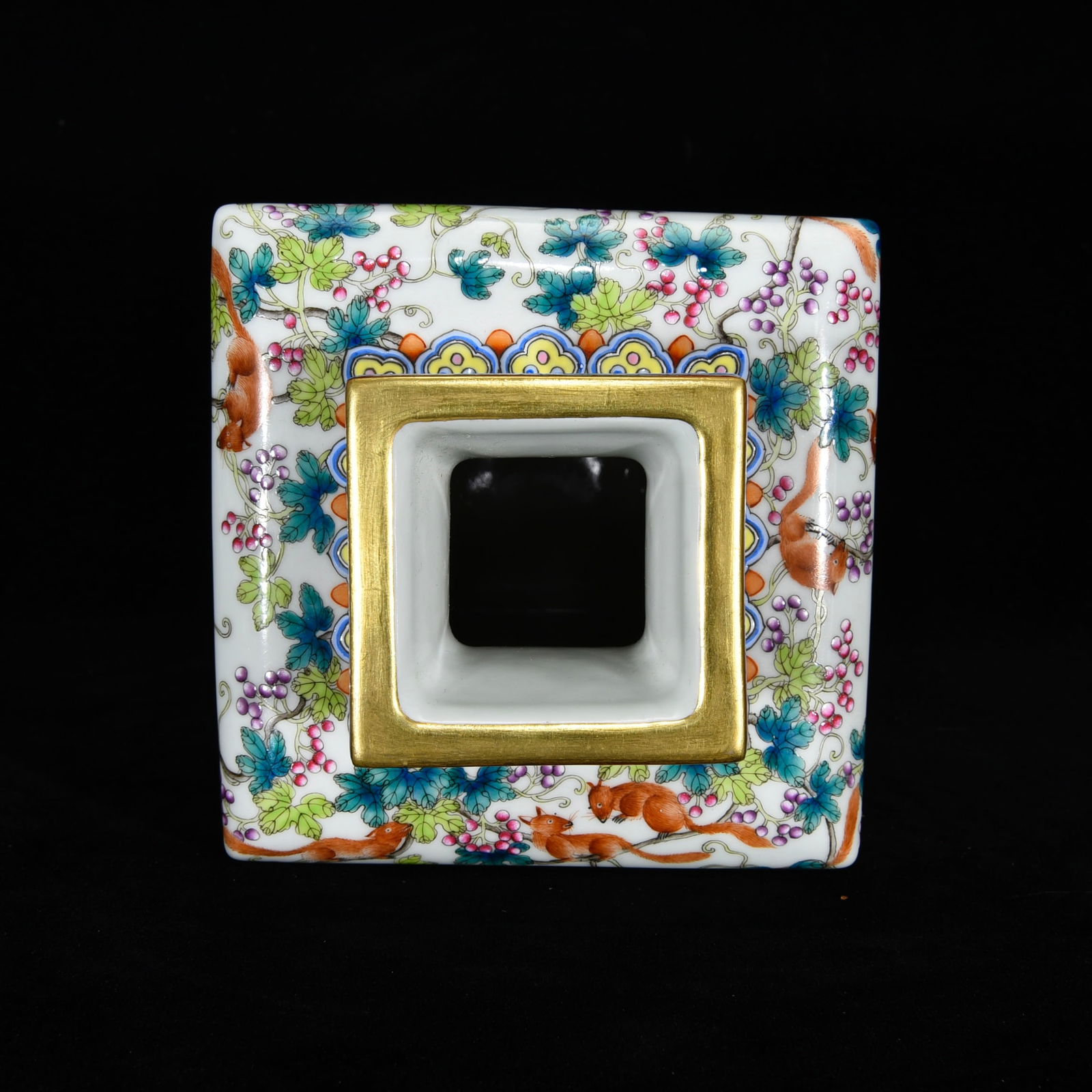 Chinese Qing Dynasty Gilt Edge Famille Rose Grape & Squirrel Design Porcelain Vase - 8