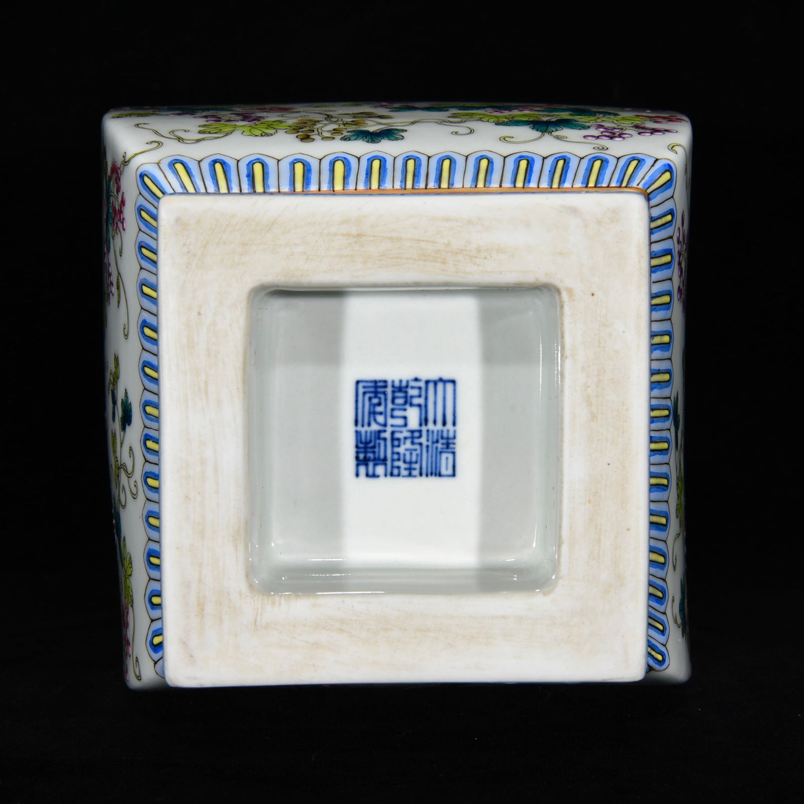 Chinese Qing Dynasty Gilt Edge Famille Rose Grape & Squirrel Design Porcelain Vase - 9