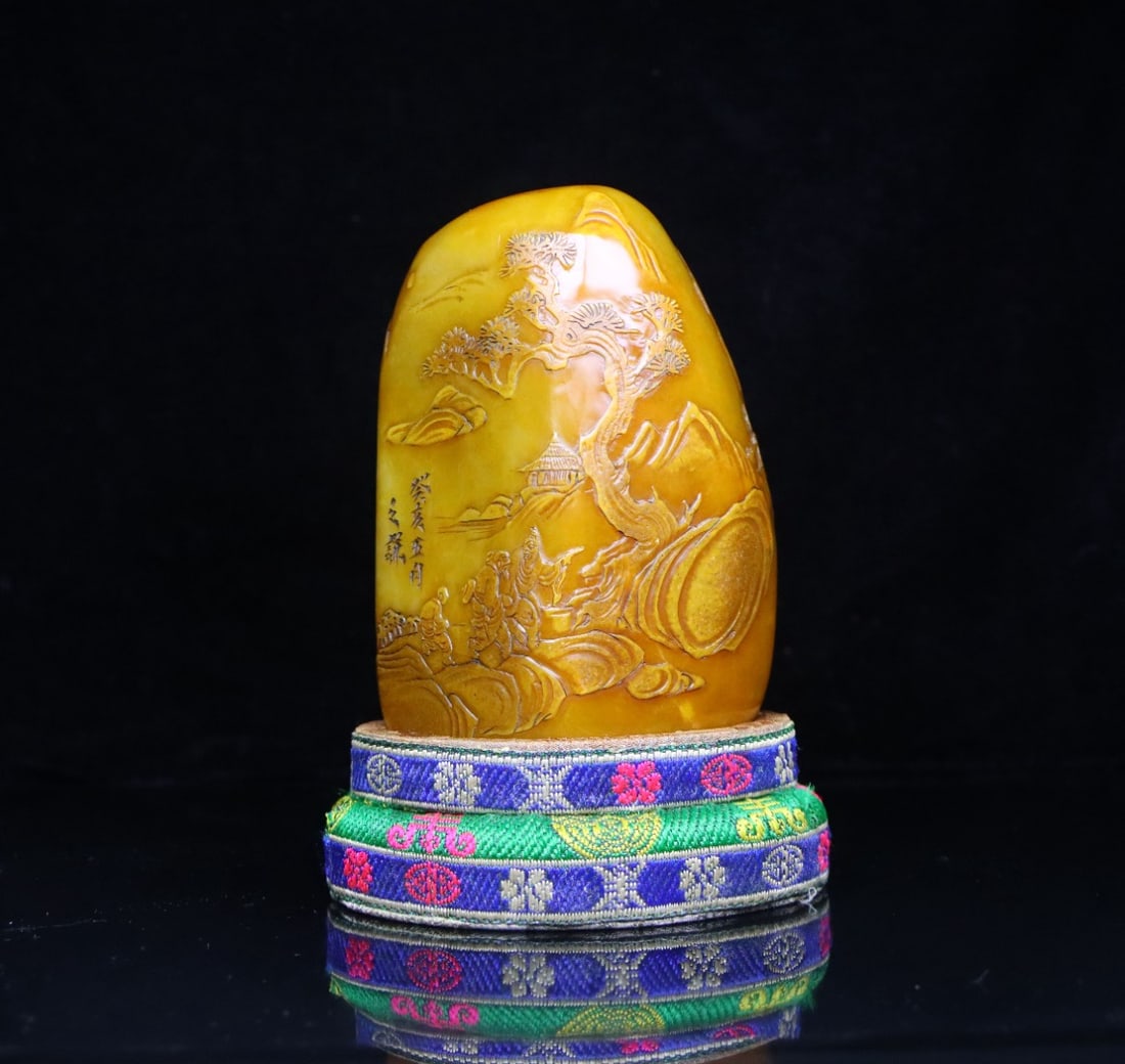 Old Chinese Tianhuang Stone Low Relief Pine Tree & Figure Seal Statue: Title: Old Chinese Tianhuang Stone Low Relief Pine Tree & Figure Seal Statue Origin: Chinese Date/Period: After1890 Materials: Tianhuang Stone Dimensions: 116 x 80 x 61 (mm)4.57 x 3.15 x 2.40