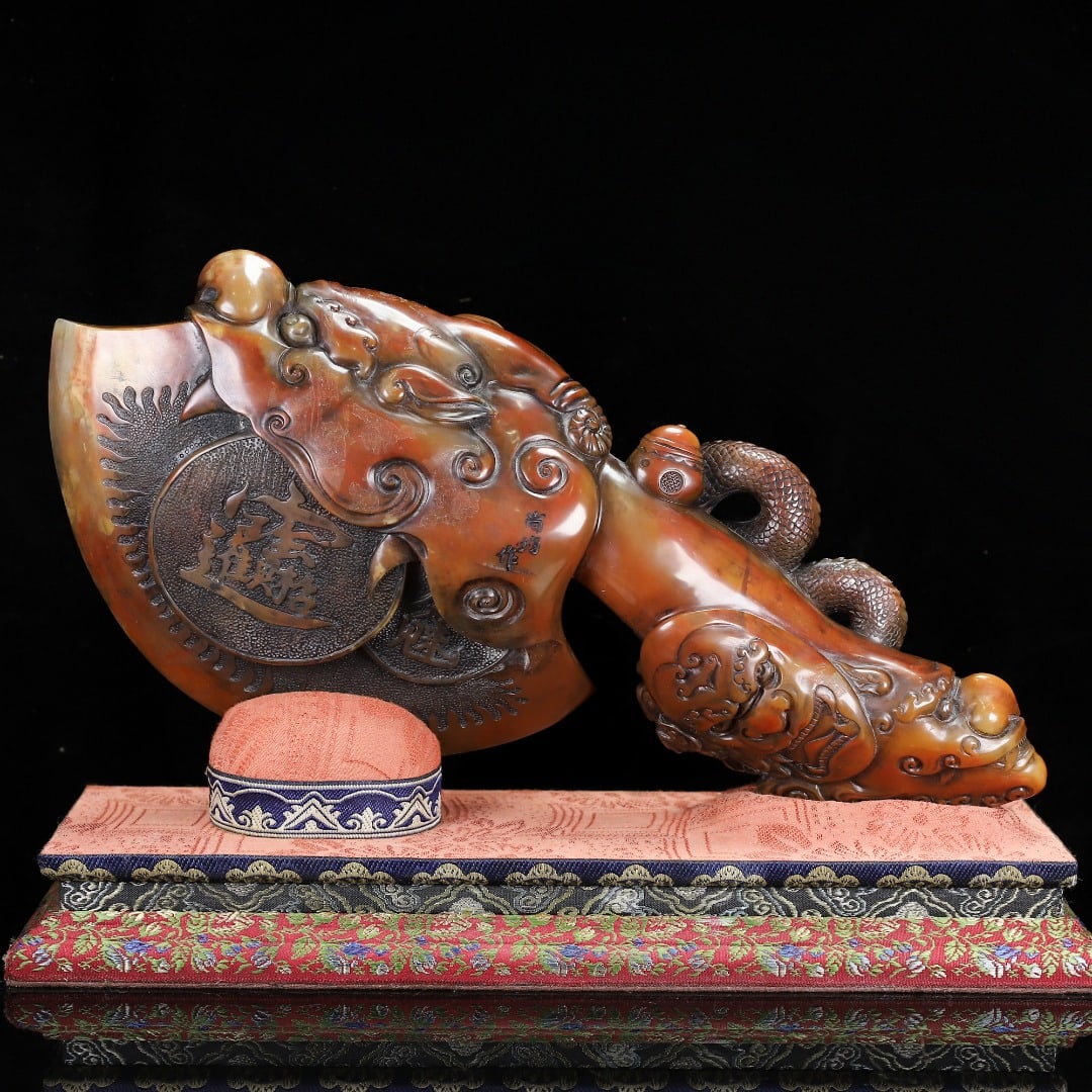 Superb Vintage Chinese Shoushan Stone Carved Dragon Axe Statue - 8