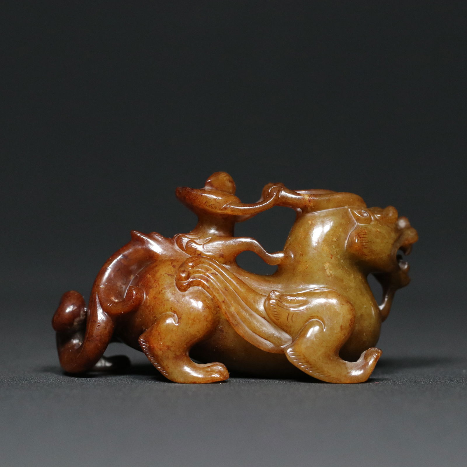 Vintage Chinese Hetian Jade Carved Beast Statue - 2
