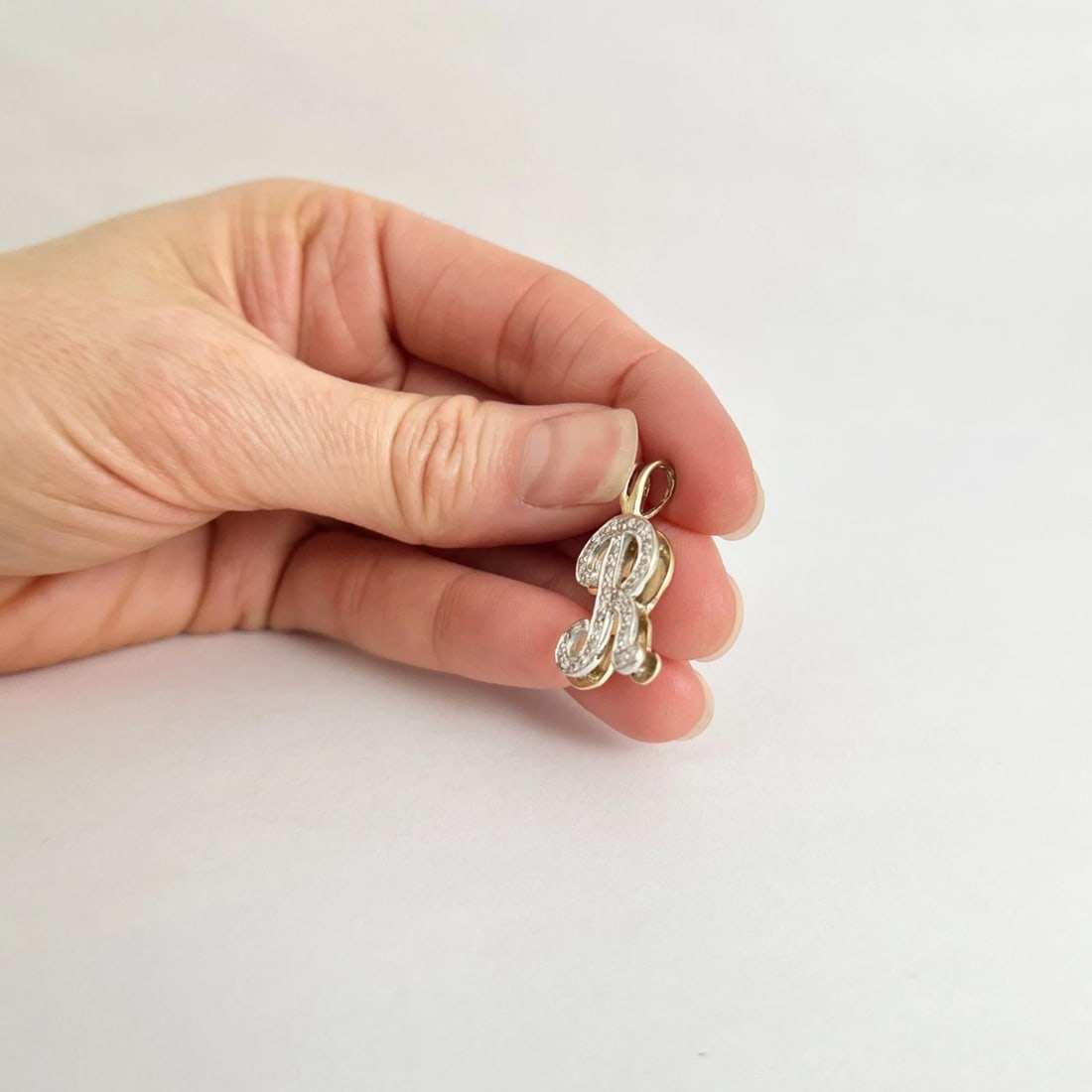 Two-Tone Letter R Initial Diamond Necklace Pendant 14K Yellow Gold, 3.13 Grams - 5