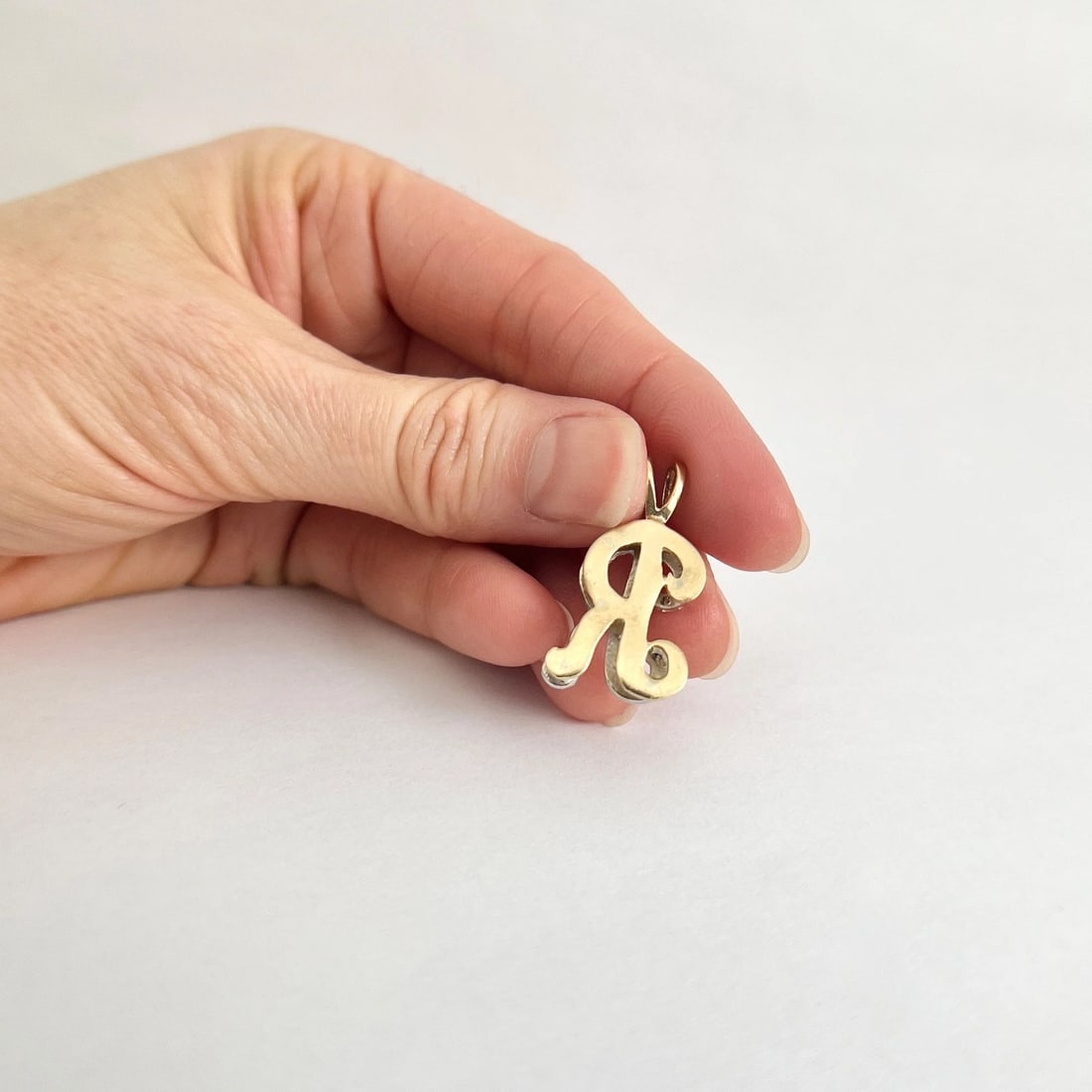 Two-Tone Letter R Initial Diamond Necklace Pendant 14K Yellow Gold, 3.13 Grams - 7