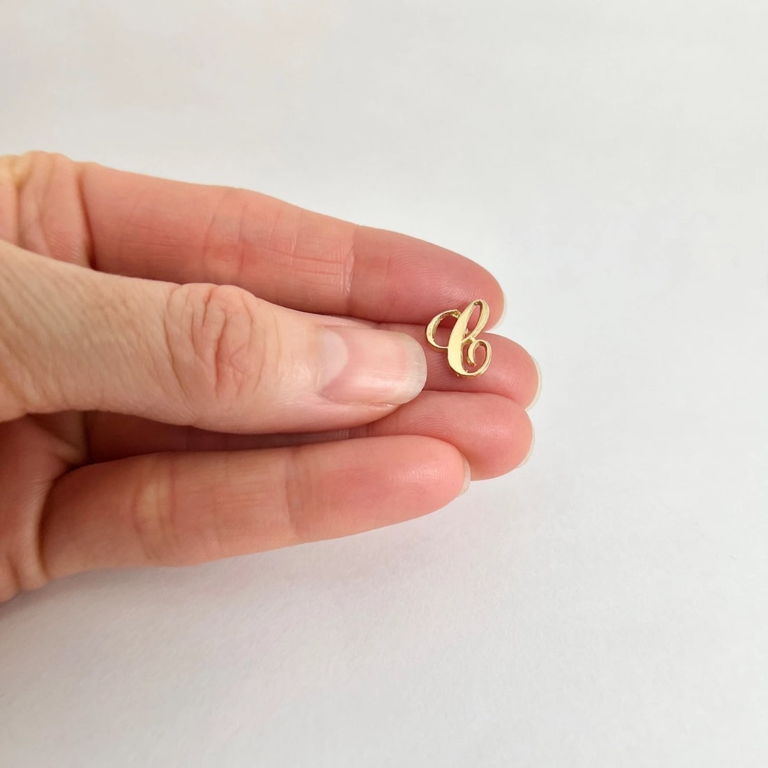 Letter C Initial Necklace Pendant Charm 14K Yellow Gold, .47 Grams - 4