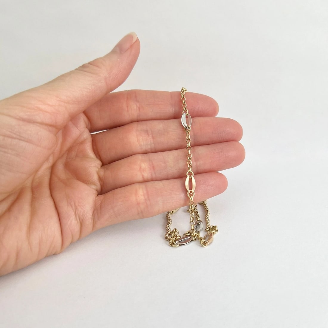 Tri-Color Station Chain Choker Necklace 14K Yellow Gold, 13 Inches, 4.71 Grams - 5