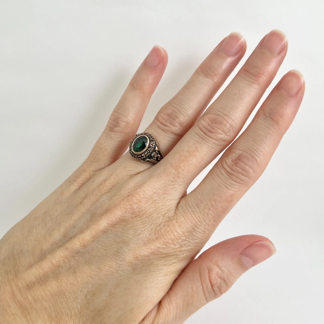 1995 Woodbridge Senior High Green Tourmaline Class Ring 10K Yellow Gold, 5.47 Gr - 4