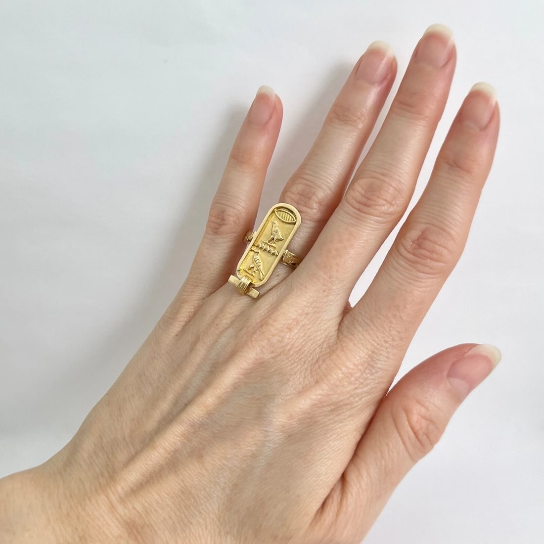 Estate Long Hieroglyphic Egyptian Bird Cartouche Ring 18K Yellow Gold, 5.51 Gram - 4