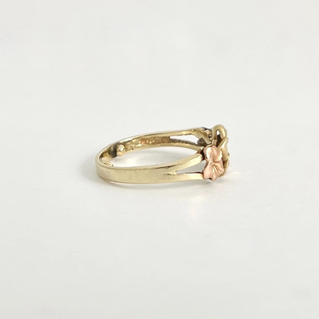 Estate Tri-Color Gold Flower Statement Ring 14K Yellow Gold, 1.95 Grams - 7