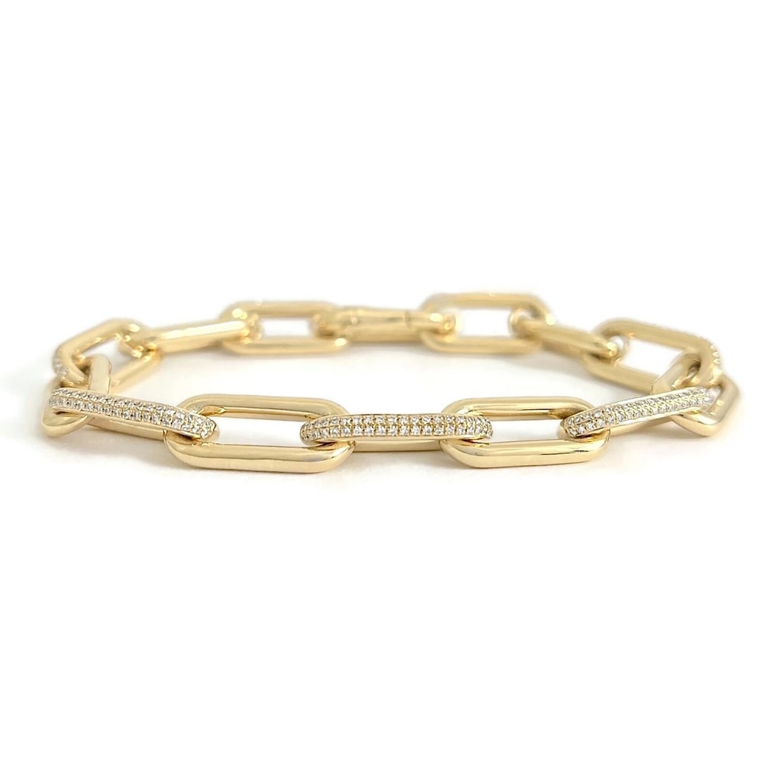 Pave Diamond Chunky Paperclip Oval Chain Link Bracelet 14K Yellow Gold, .62 CTW: Pave Diamond Chunky Paperclip Oval Chain Link Bracelet 14K Yellow Gold, .62 CTW This is a gorgeous statement bracelet! Please let us know if you have any questions :) Diamonds: 294 round cuts, .62 ctw