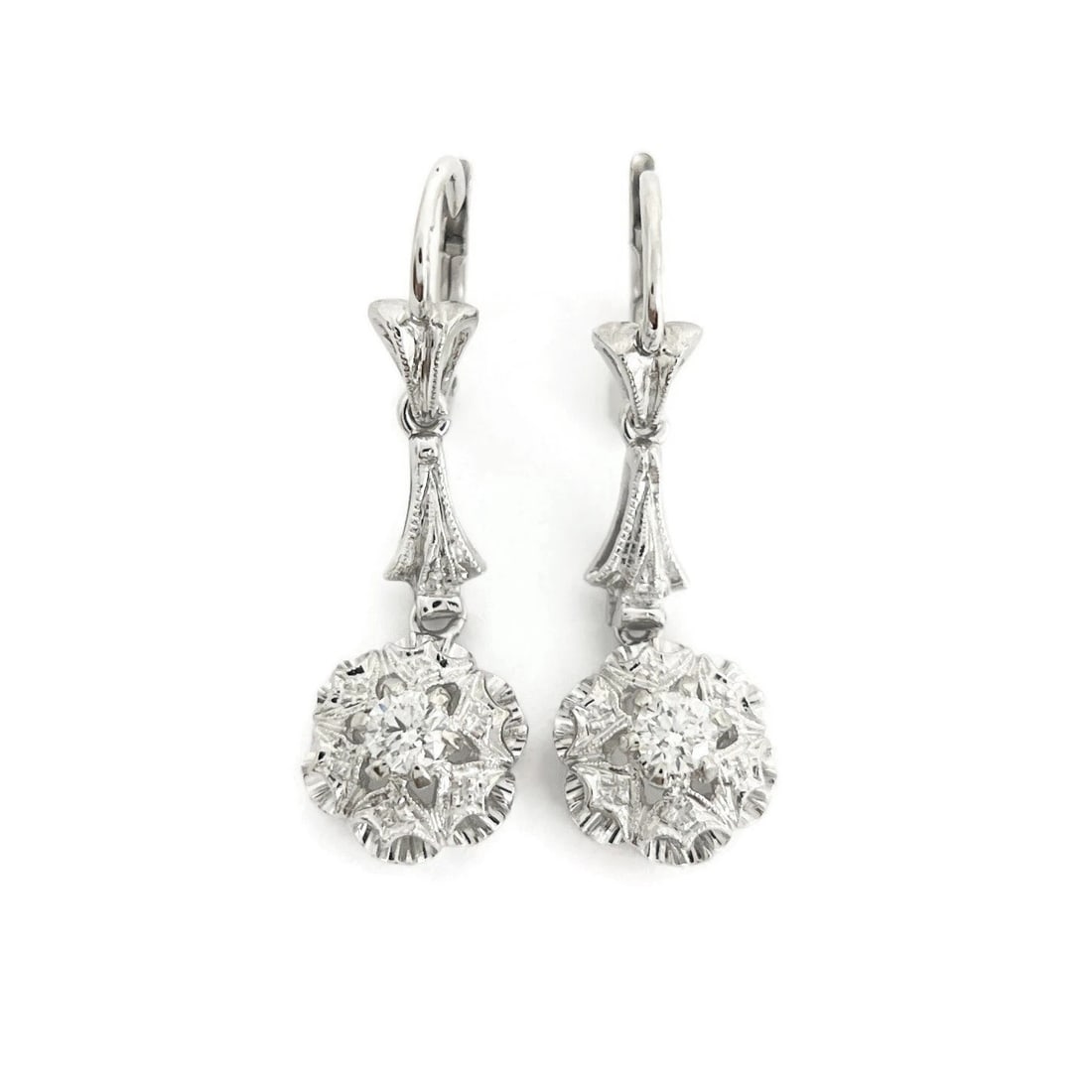 Vintage Crimped Scalloped Diamond Dangle Drop Earrings 18K White Gold, 1.3 Inch: Vintage Crimped Scalloped Diamond Dangle Drop Earrings 18K White Gold, 1.3 Inch These are beautiful diamond earrings! Please let us know if you have any questions. Diamonds: 2 round brilliant cuts, .4