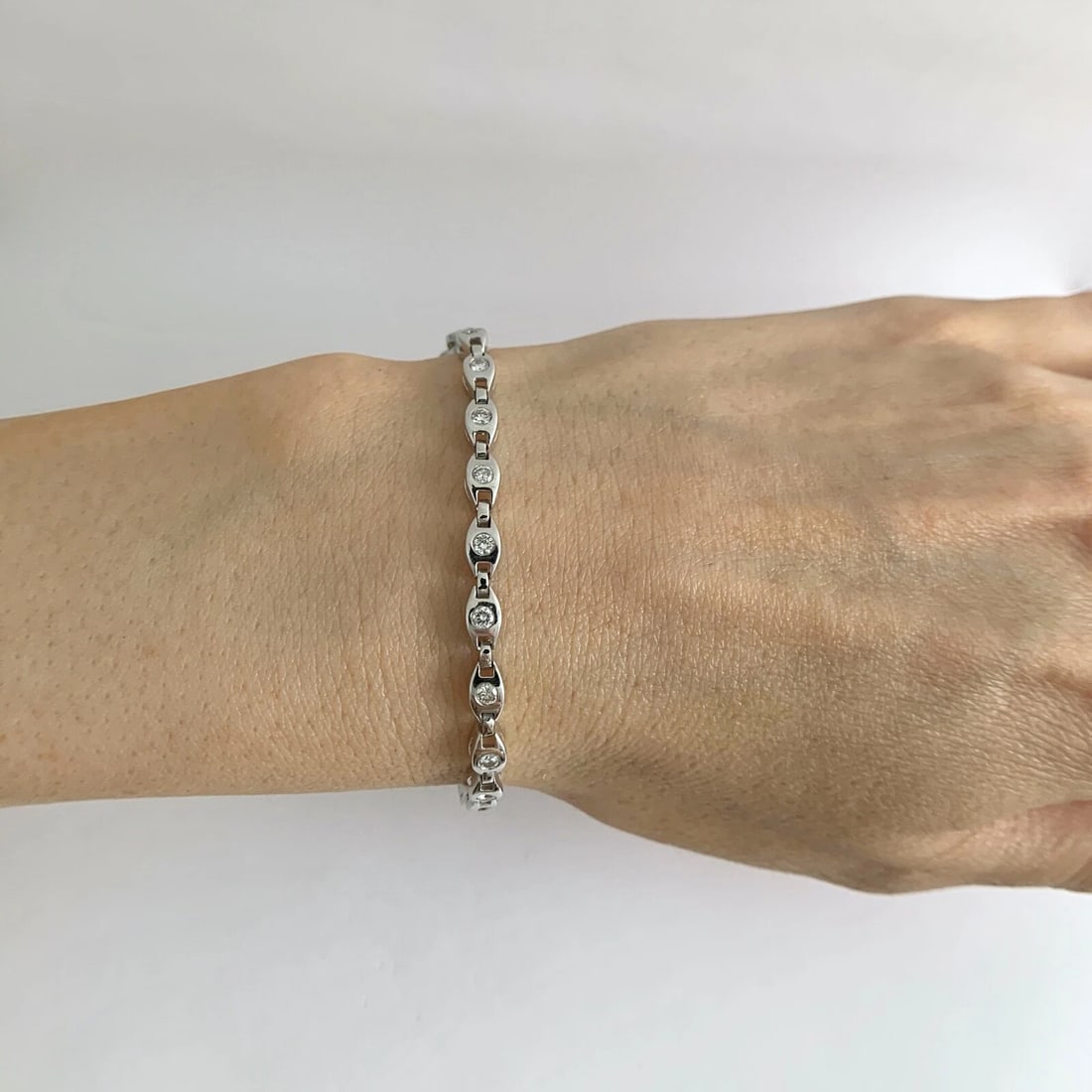 Oval Link Burnished Diamond Tennis Bracelet 14K White Gold, 1.01 CTW, 10.88 Gram - 4