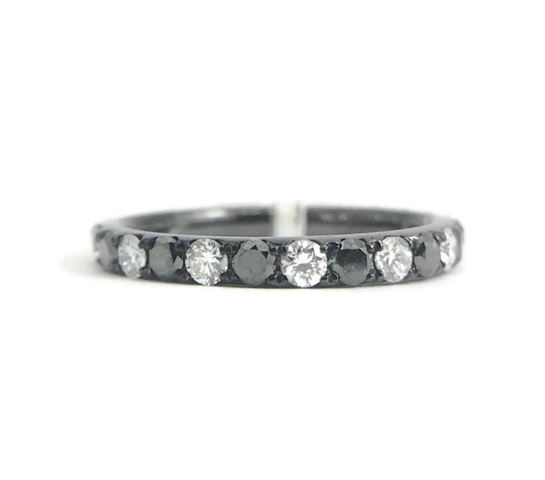 Black White Diamond Eternity Band Ring 18K Black Gold .90 CTW, Size 4.5, 1.75 Gr: Black White Diamond Eternity Band Ring 18K Black Gold .90 CTW, Size 4.5, 1.75 Gr This ring is so gorgeous! Even works beautifully as a stackable ring. Don't hesitate to ask any questions! Diamonds: 26