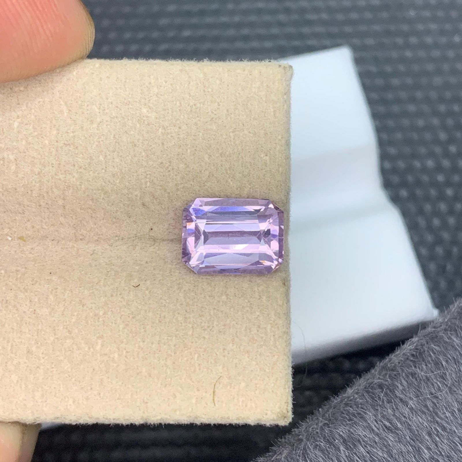 GIA Certified 2.37 CT Light Pink Octagonal Spinel Gemstone - 7