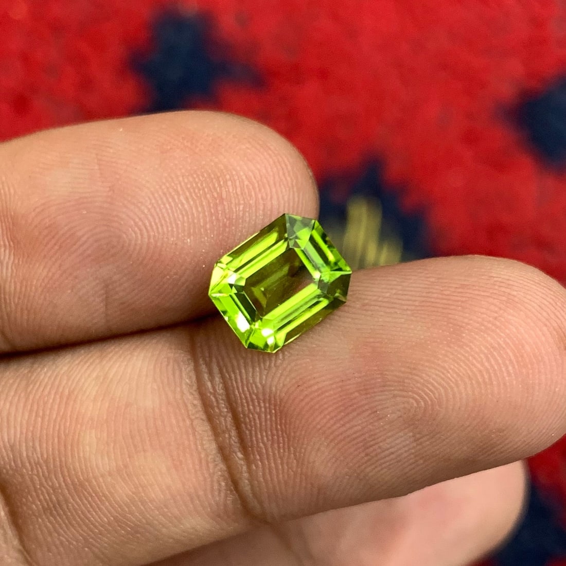 Apple Green Peridot Gemstone: 2.70 Carat Emerald Cut Stone - 4