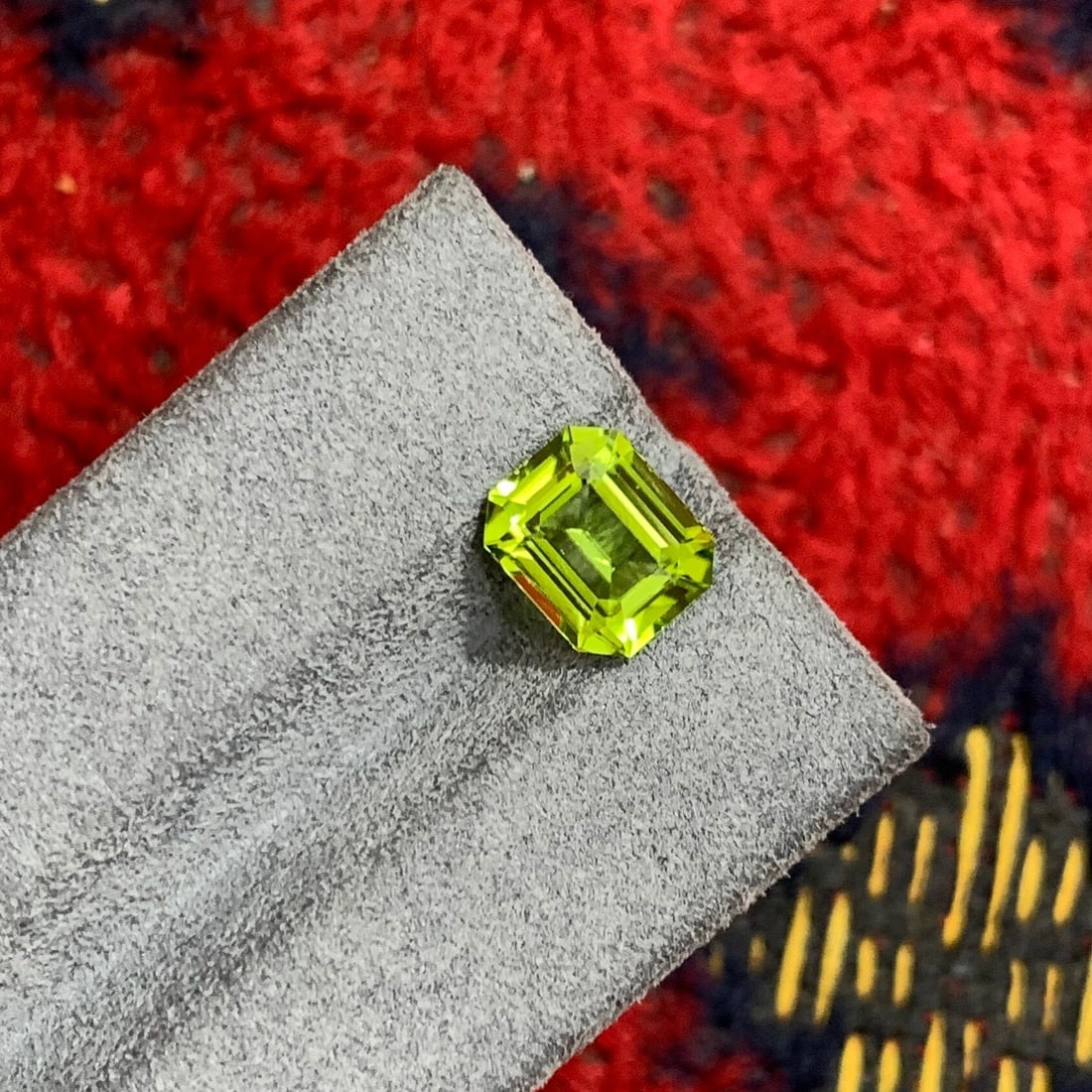 Apple Green Peridot Gemstone: 2.70 Carat Emerald Cut Stone - 6
