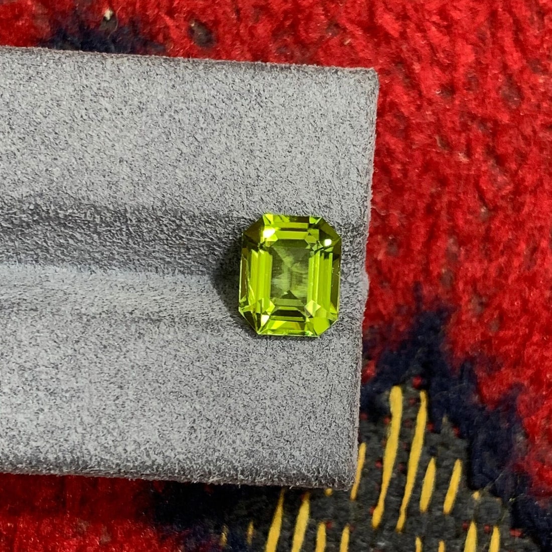 Apple Green Peridot Gemstone: 2.70 Carat Emerald Cut Stone - 7