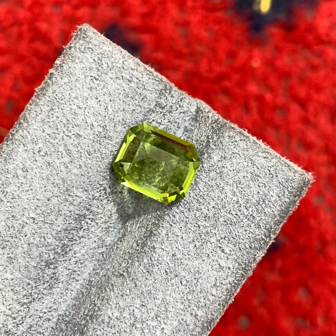 Apple Green Peridot Gemstone: 2.70 Carat Emerald Cut Stone - 8